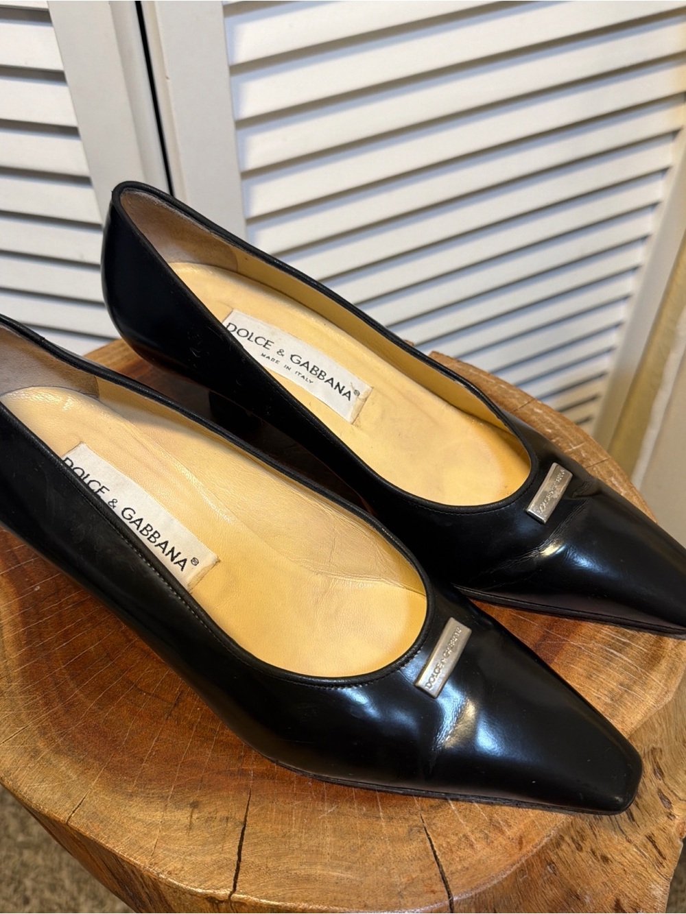 Dolce & Gabbana Black Pointed Leather Pumps with Metal Plaque